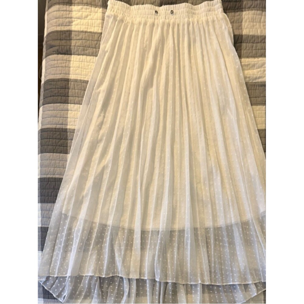 JODIFL Elegant White Swiss Dot Pleated High-Low Skirt - Picture 8 of 13